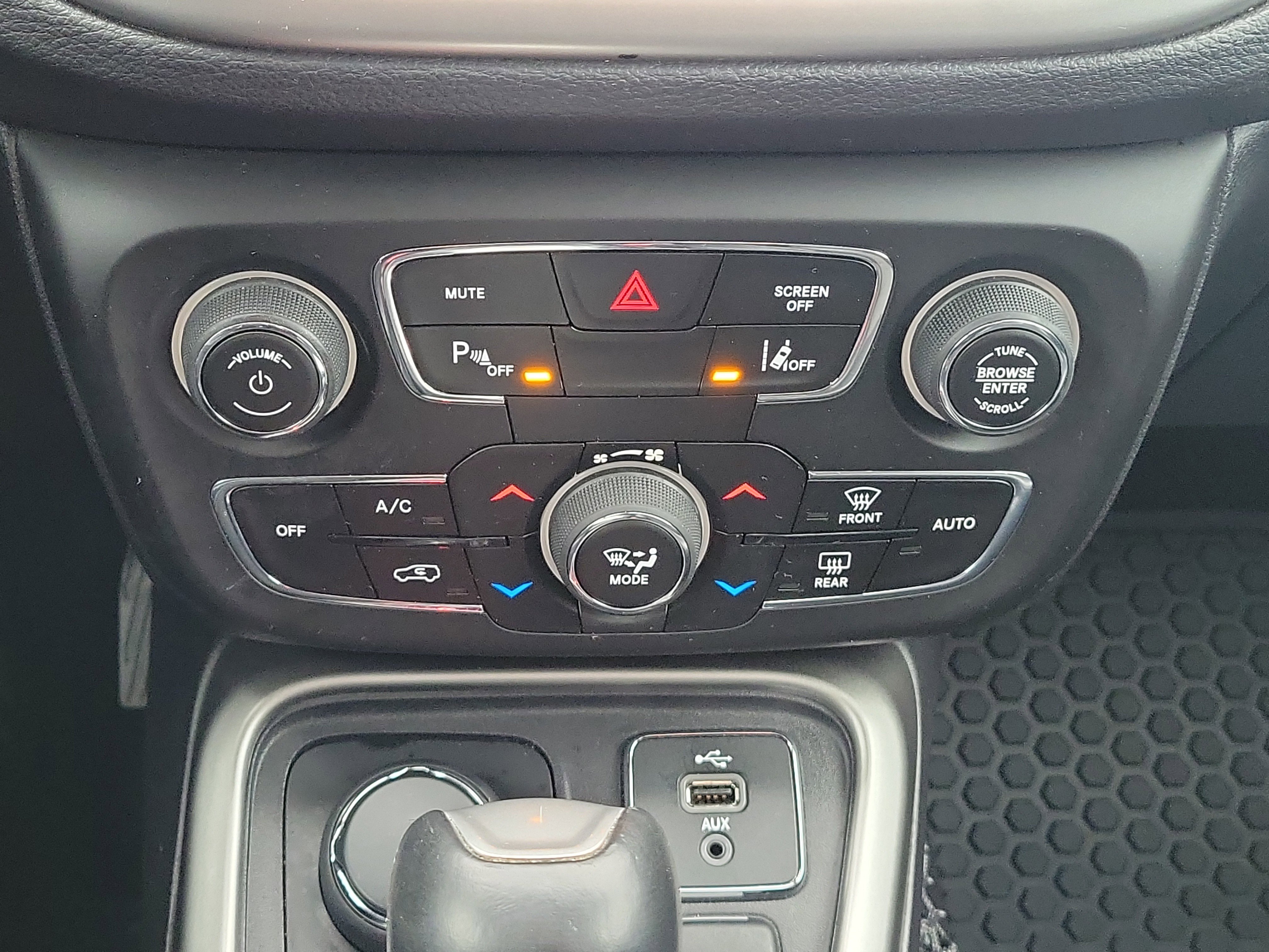 Used 2018 Jeep Compass Latitude w/ Popular Equipment Group AWD/4WD image 31