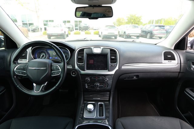 Used 2019 Chrysler 300 Touring w/ Chrome Appearance Package image 29