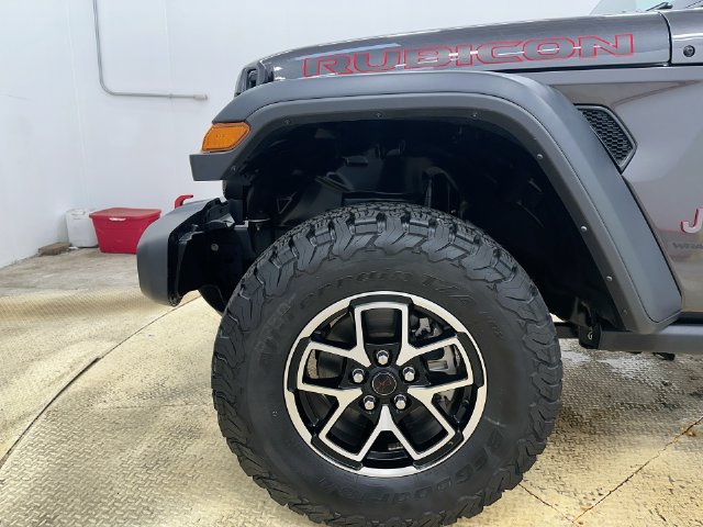 Used 2025 Jeep Wrangler Unlimited Rubicon w/ Technology Group AWD/4WD image 21