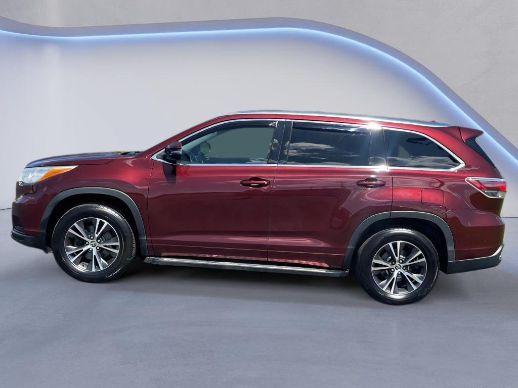 Used 2016 Toyota Highlander XLE FWD image 3