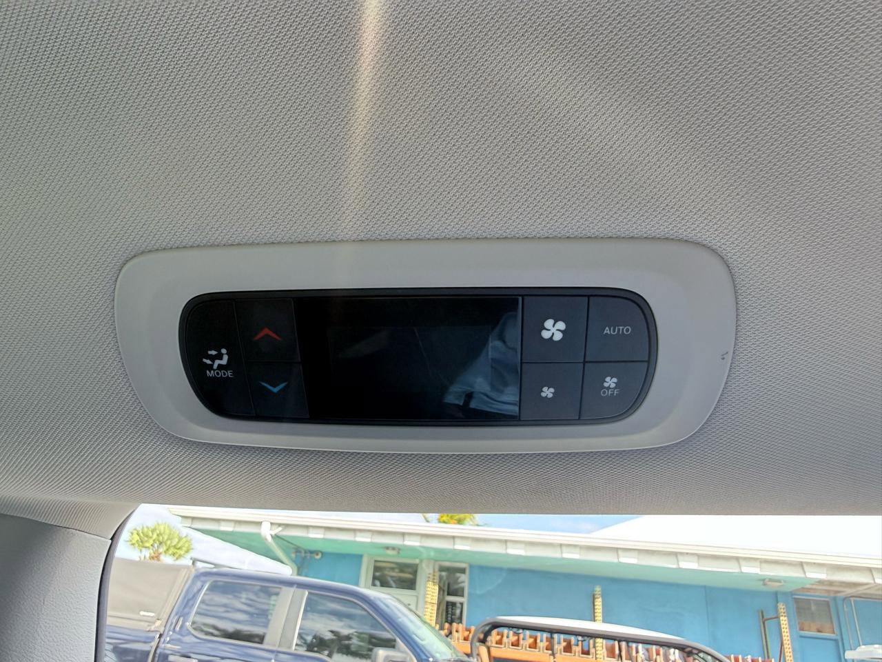Used 2024 Chrysler Pacifica Touring-L image 25
