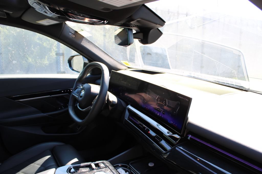 Used 2025 BMW 530i RWD image 19