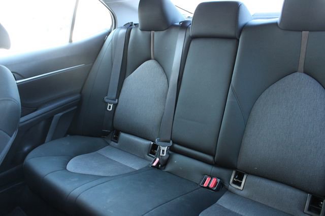 Used 2018 Toyota Camry LE image 20