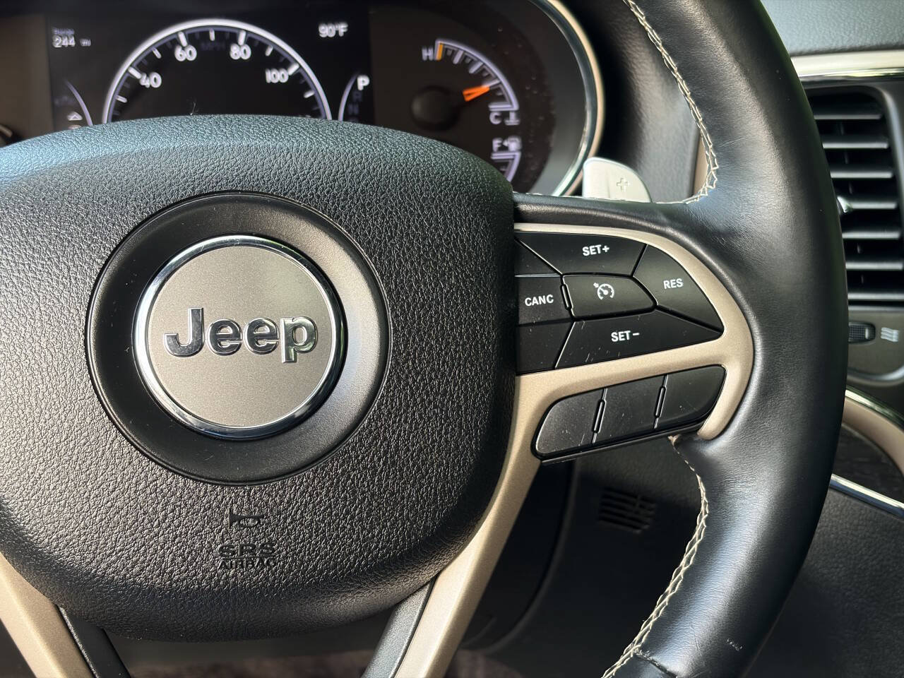 Used 2017 Jeep Grand Cherokee Limited w/ Luxury Group II AWD/4WD image 32