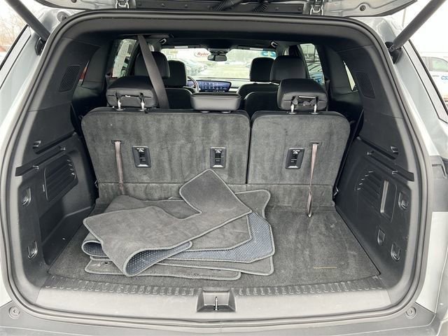 Used 2025 Buick Enclave Preferred AWD/4WD image 33