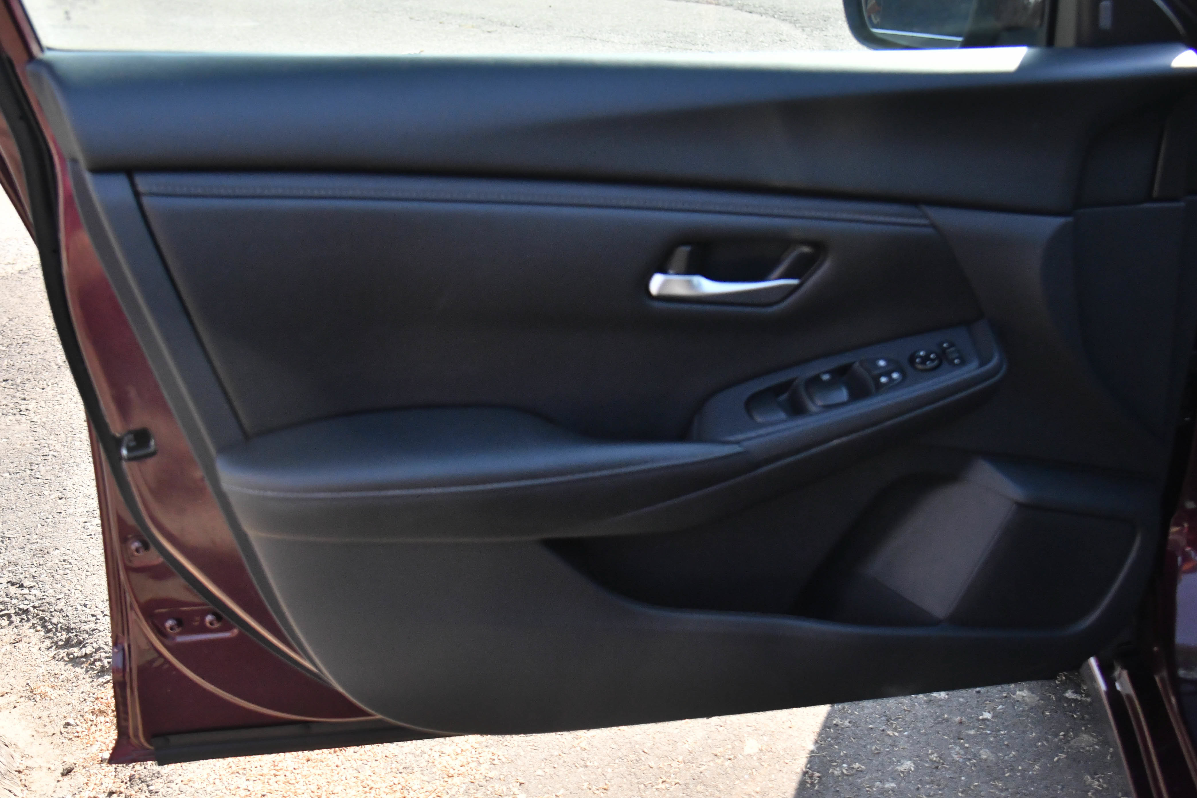 Used 2025 Nissan Sentra SV FWD image 13
