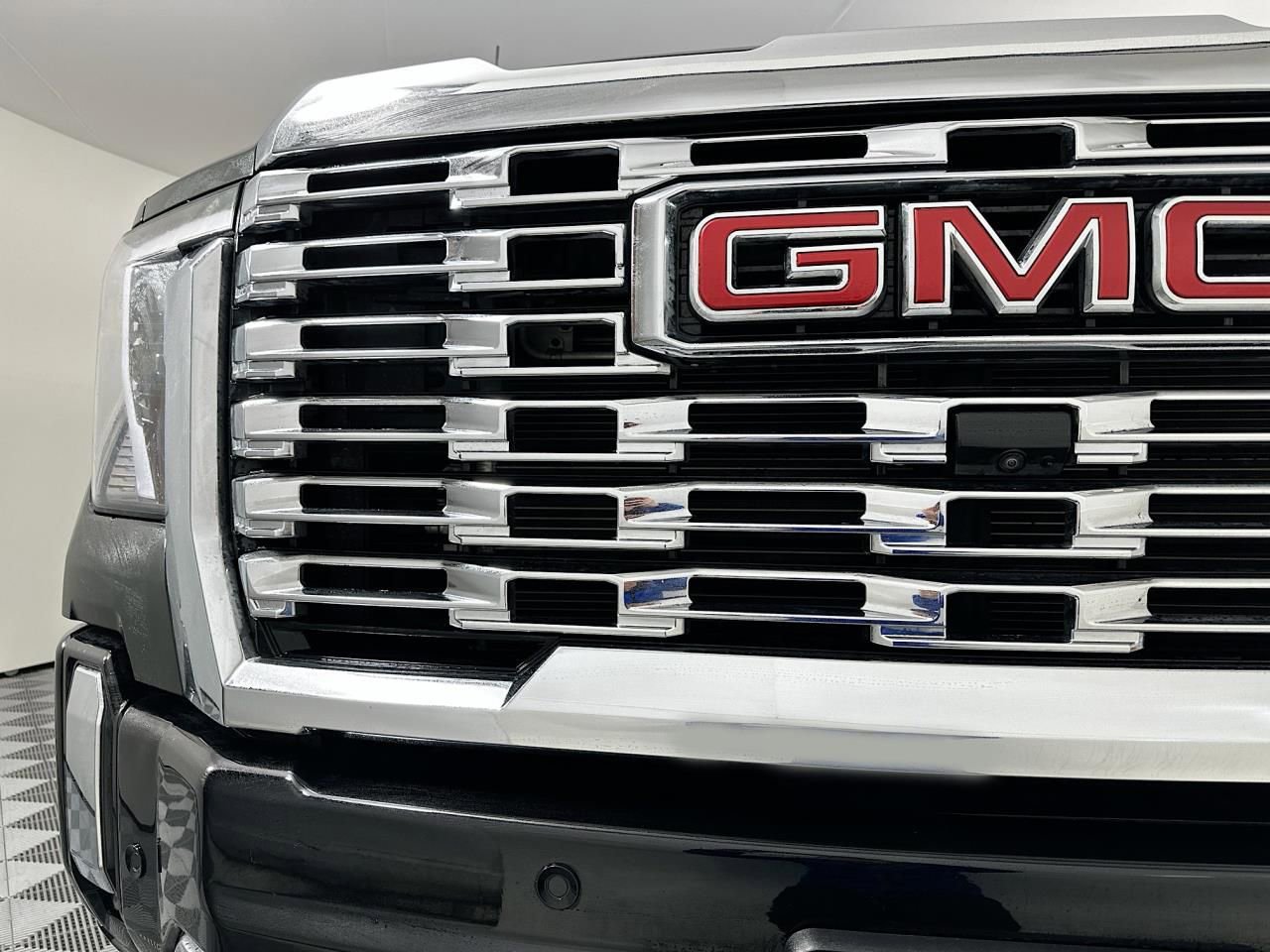 Used 2024 GMC Sierra 3500 Denali w/ Denali Reserve Package image 4