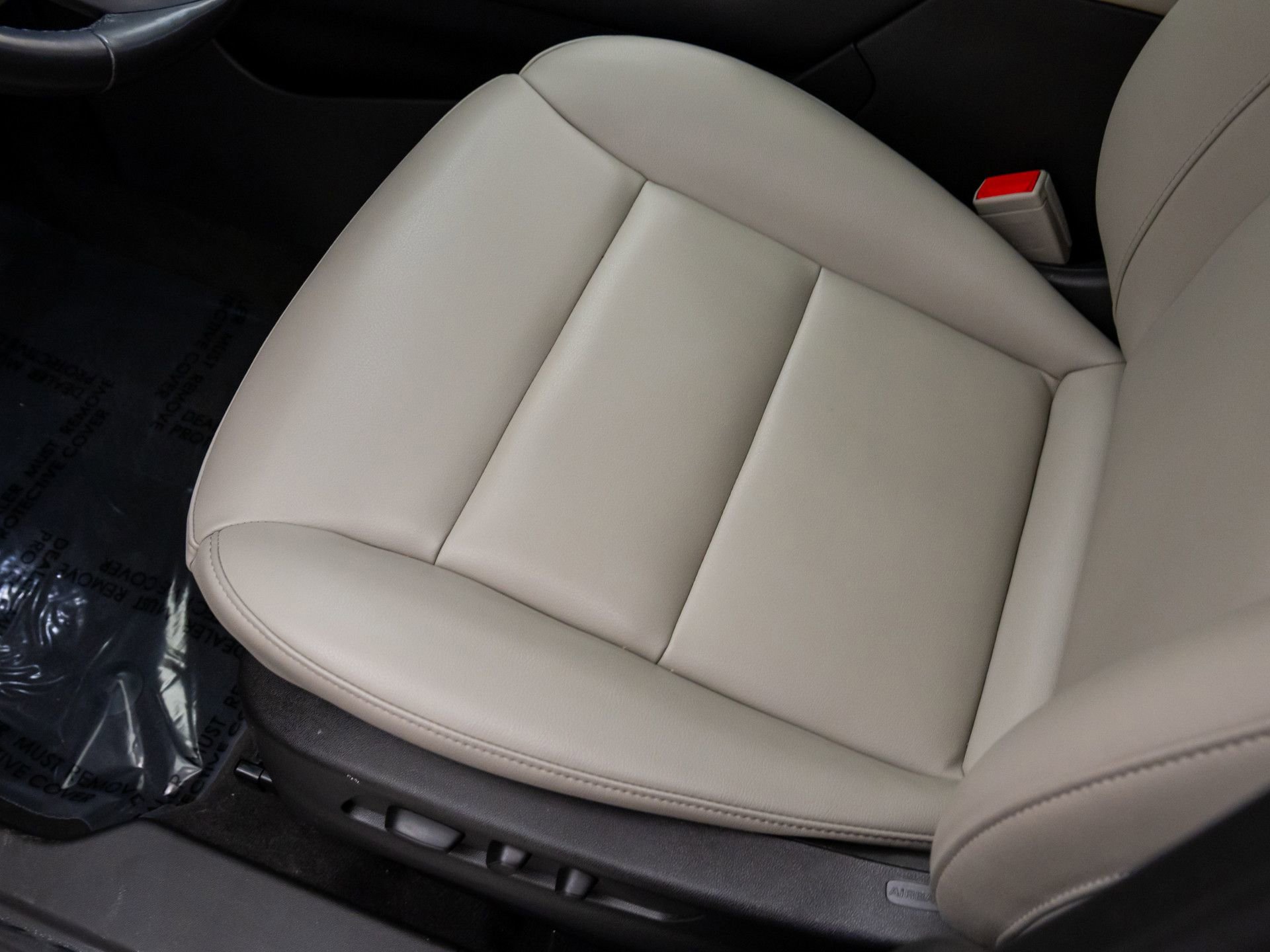 Certified 2023 Cadillac XT4 Luxury w/ Cold Weather Package image 17