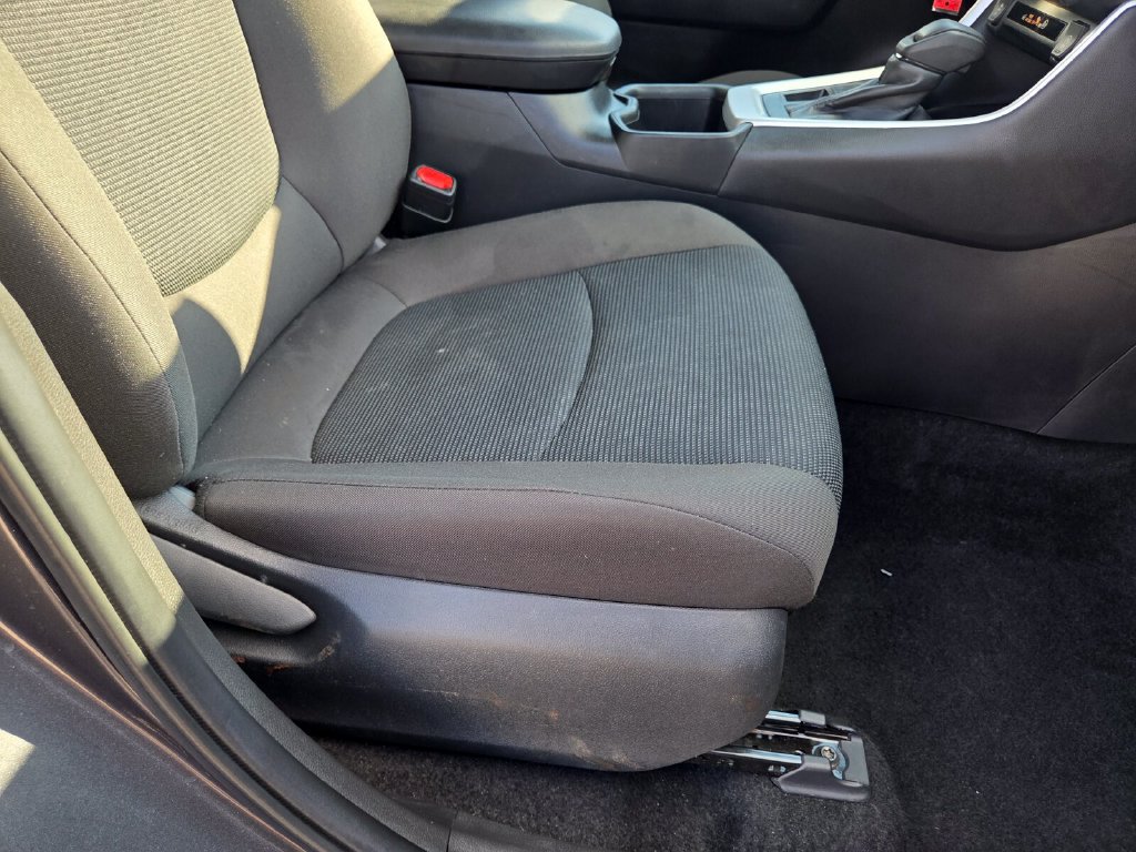 Used 2025 Toyota RAV4 LE AWD/4WD image 28