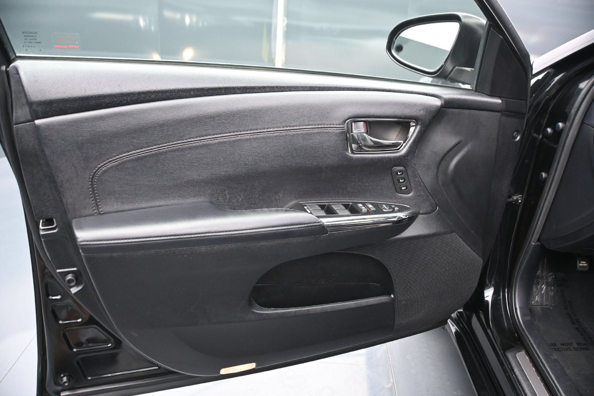 Used 2014 Toyota Avalon Limited FWD image 17
