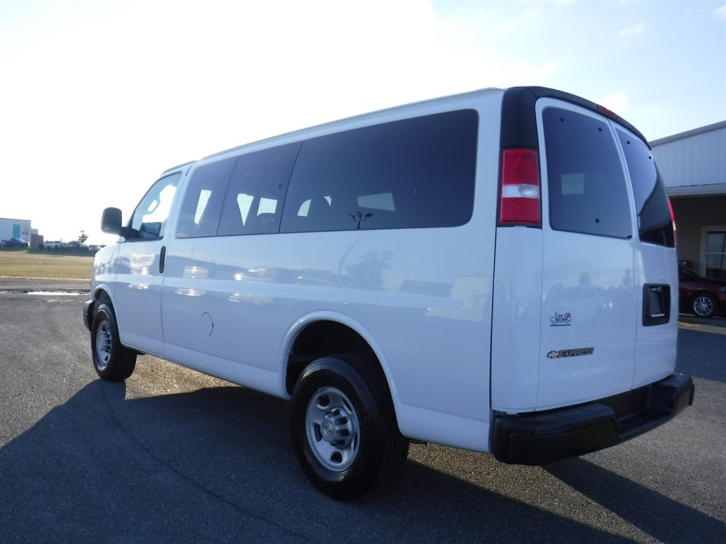 Used 2020 Chevrolet Express 3500 LS image 10