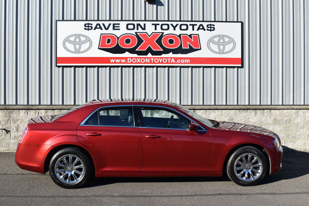 Used 2013 Chrysler 300 S RWD image 8