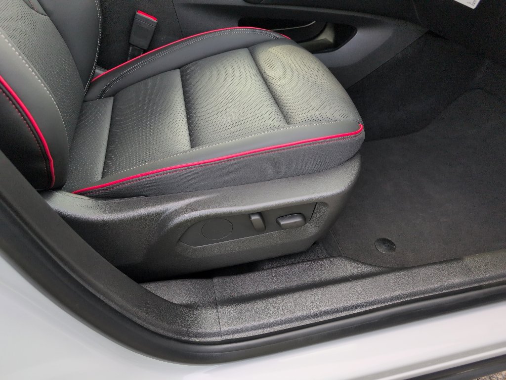 Used 2023 Buick Envision Essence w/ Technology Package I image 10