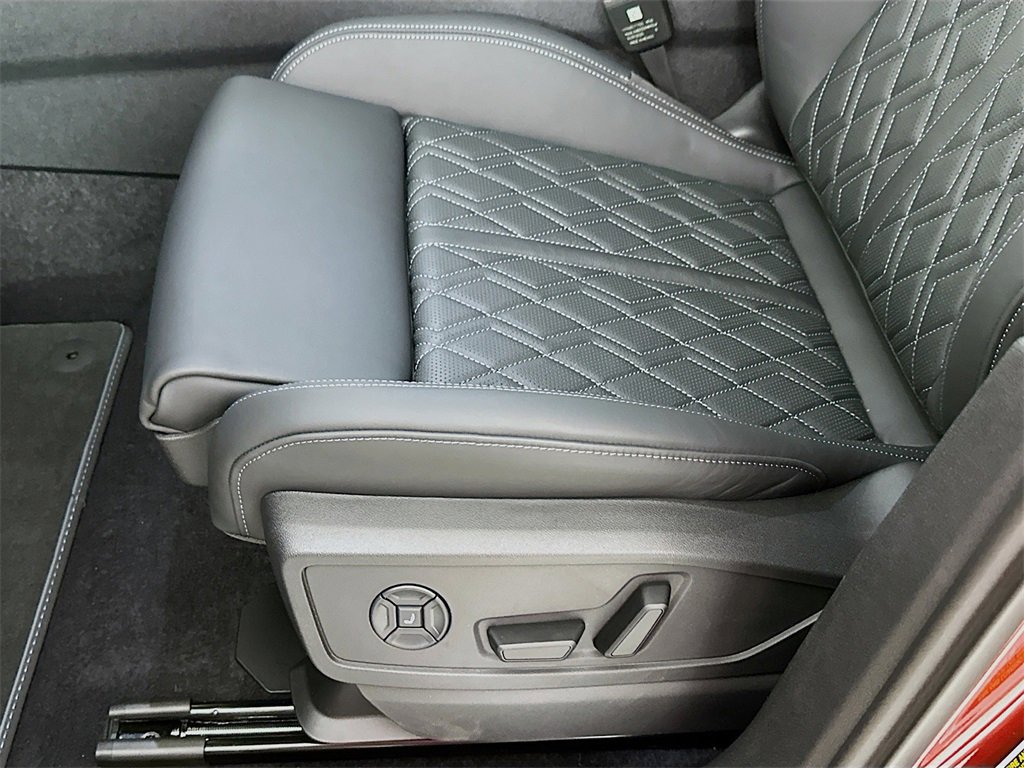 New 2025 Audi SQ5 Prestige image 9