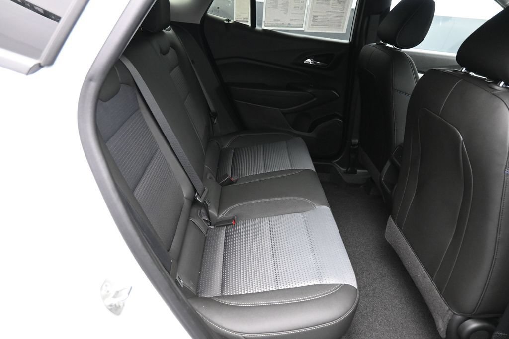 Used 2025 Chevrolet Trax LT w/ LT Convenience Package FWD image 23