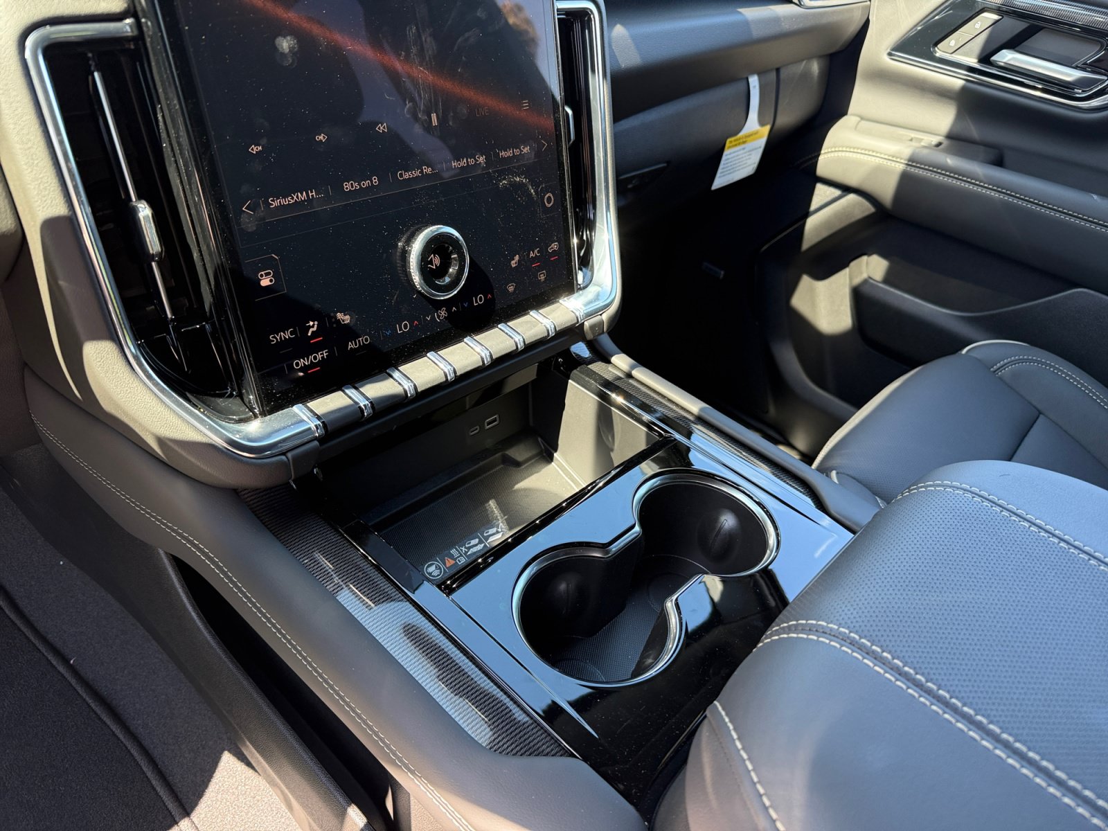New 2026 GMC Yukon XL Elevation AWD/4WD image 13