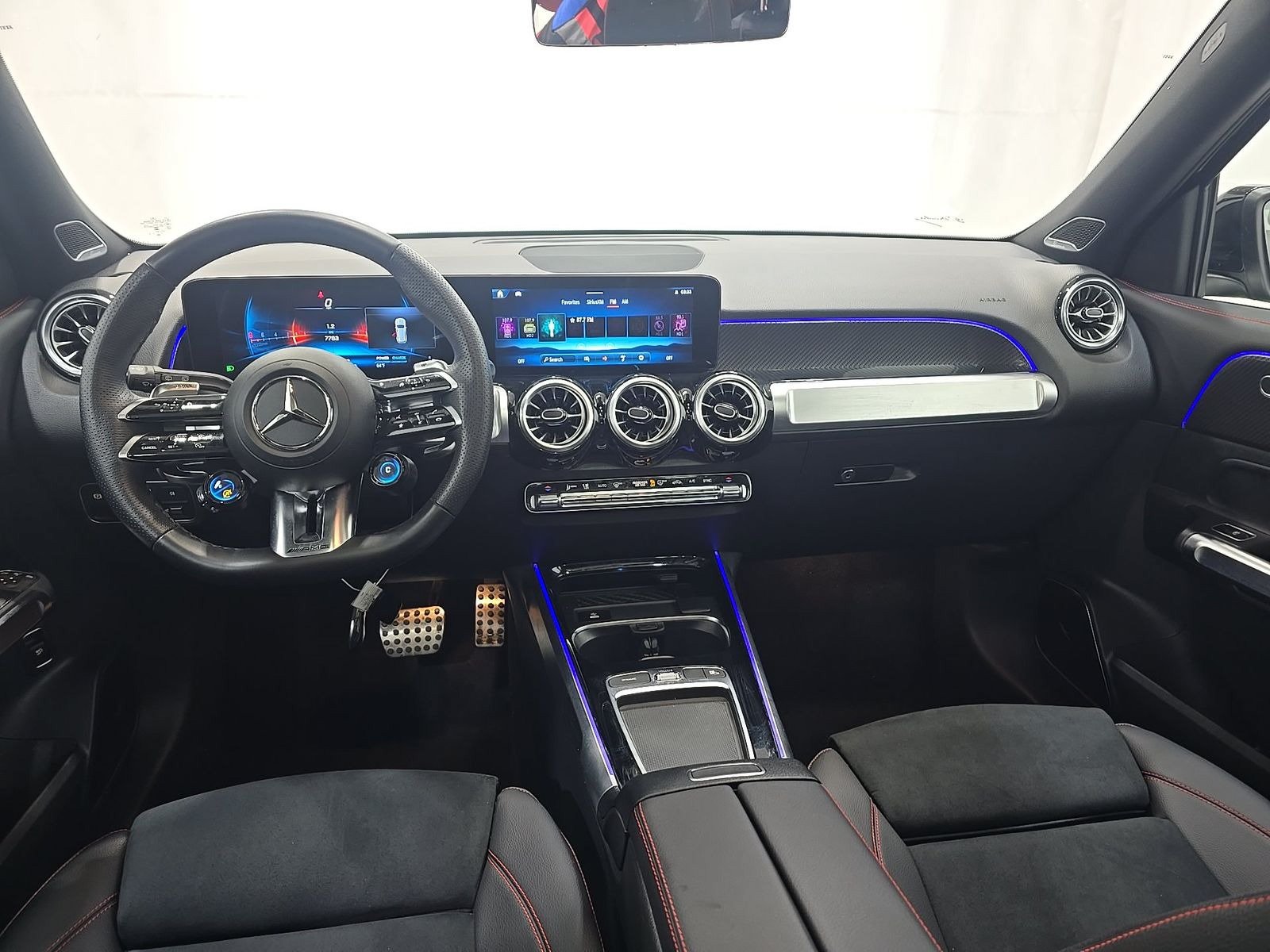 Used 2024 Mercedes-Benz GLB 35 AMG 4MATIC image 5