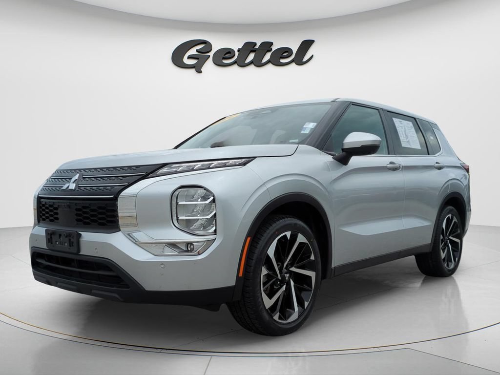 Used 2024 Mitsubishi Outlander SE FWD image 1