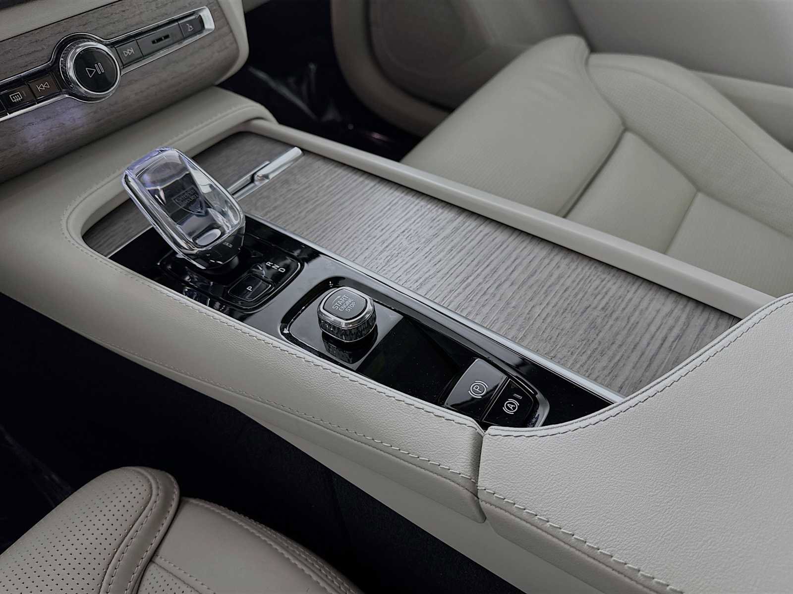 Certified 2024 Volvo XC90 B6 Ultimate image 16