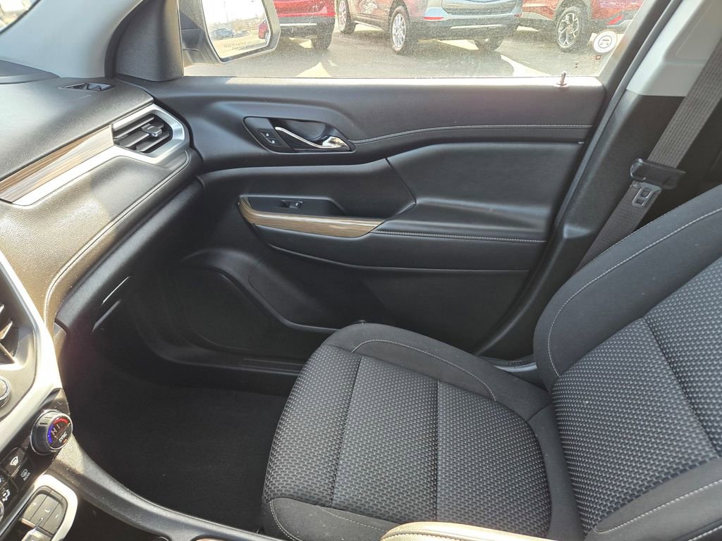 Certified 2023 GMC Acadia SLE w/ Driver Convenience Package image 14