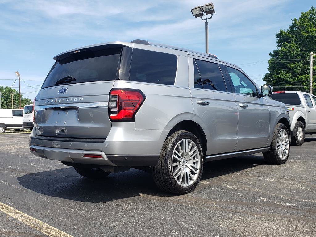Used 2022 Ford Expedition Limited AWD/4WD image 3