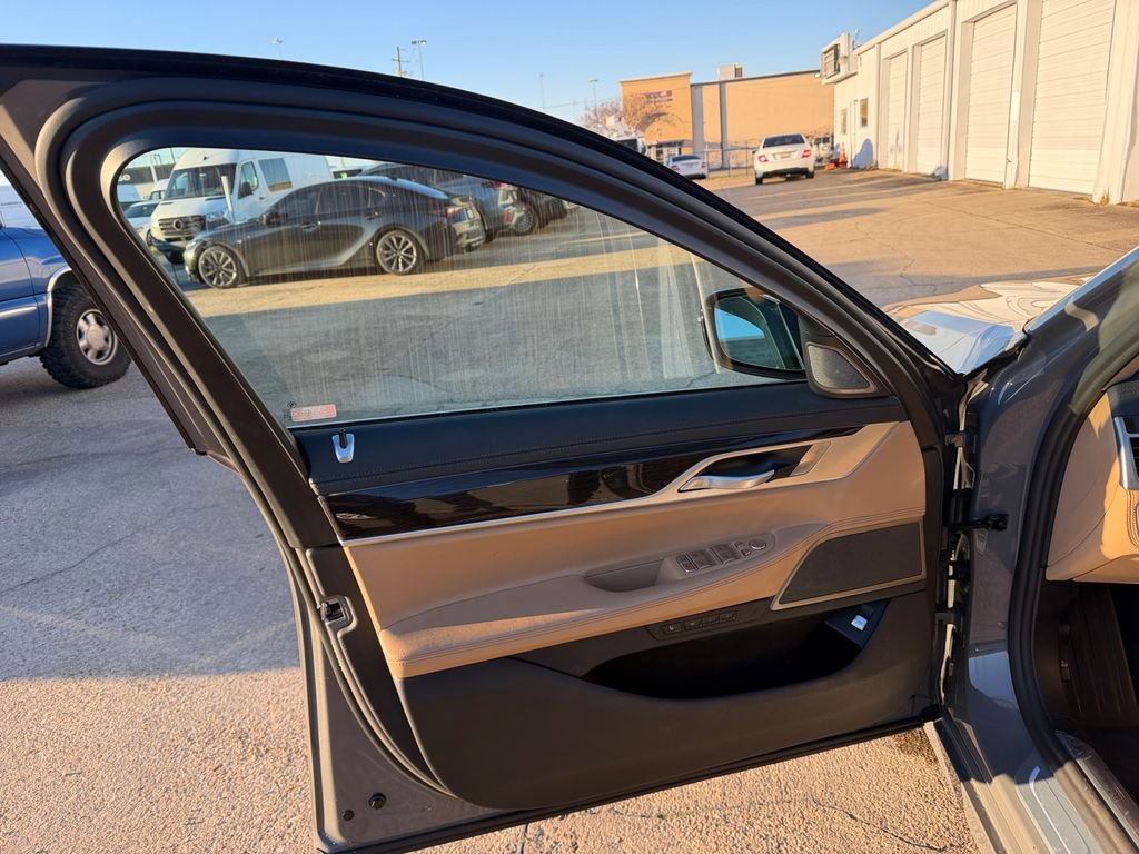 Used 2022 BMW 740i w/ Premium Package image 15