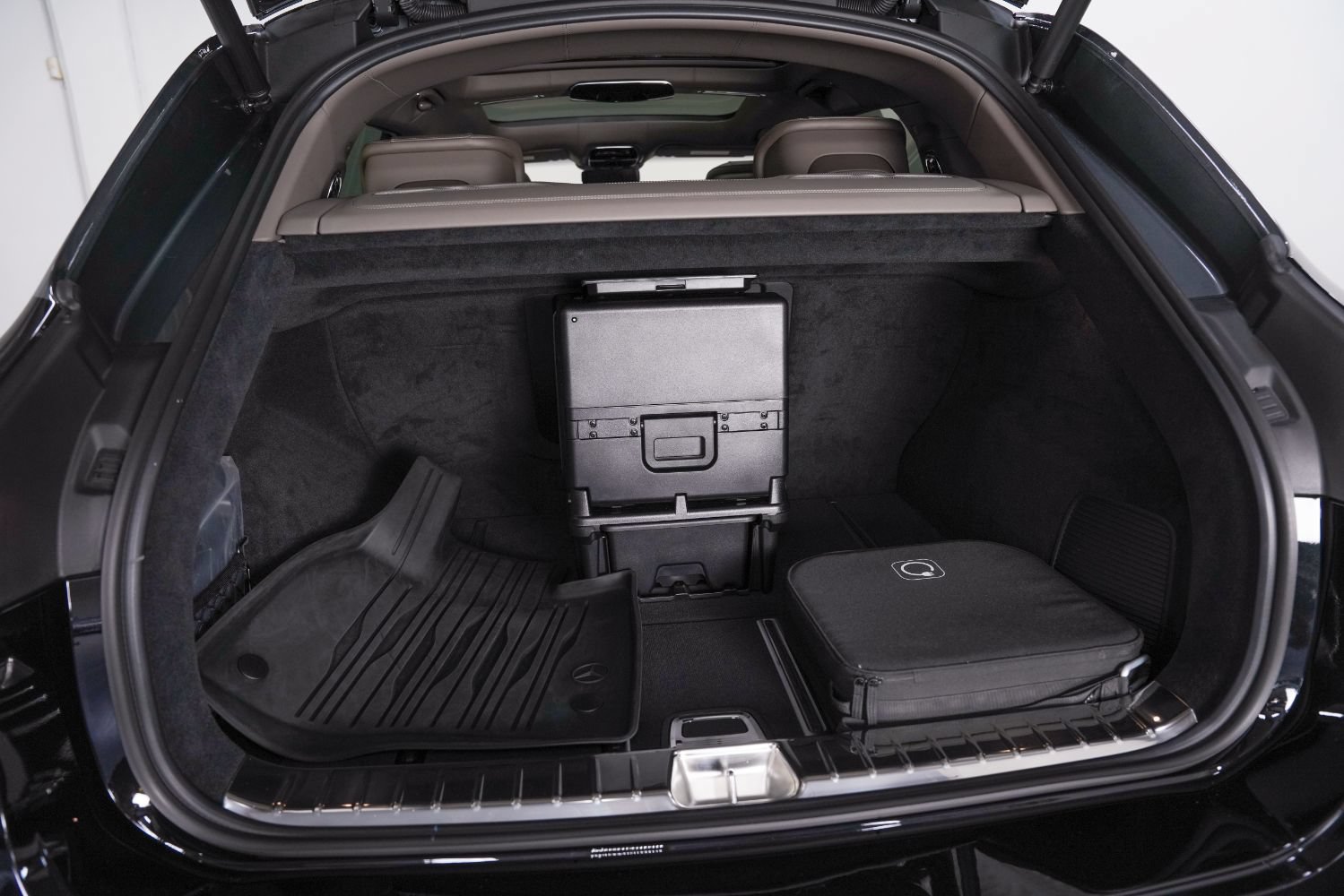 Used 2025 Mercedes-Benz Maybach EQS 680 4MATIC image 53