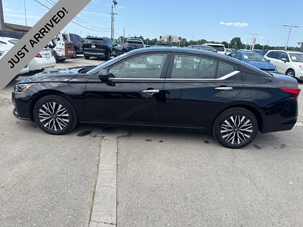 Certified 2025 Nissan Altima 2.5 SV AWD/4WD image 8