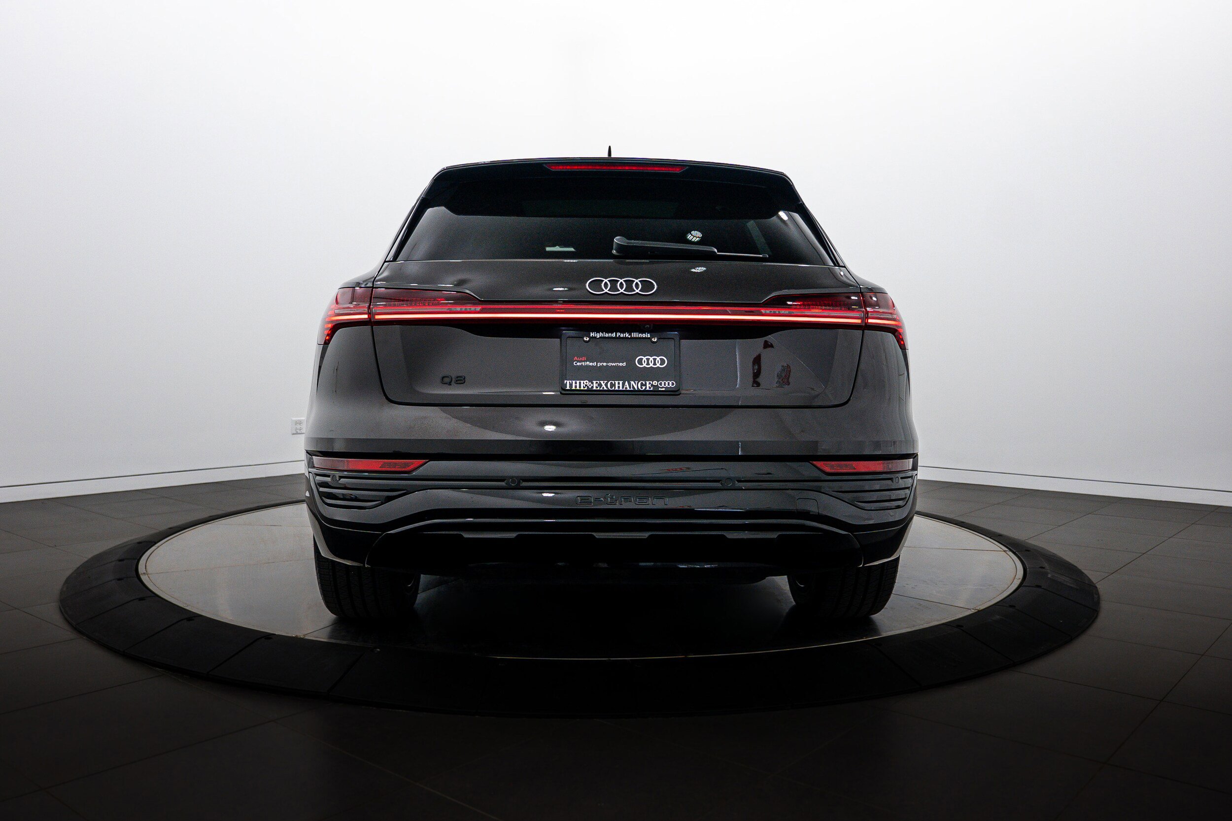 Certified 2024 Audi Q8 e-tron Premium Plus w/ Premium Plus Package AWD/4WD image 20