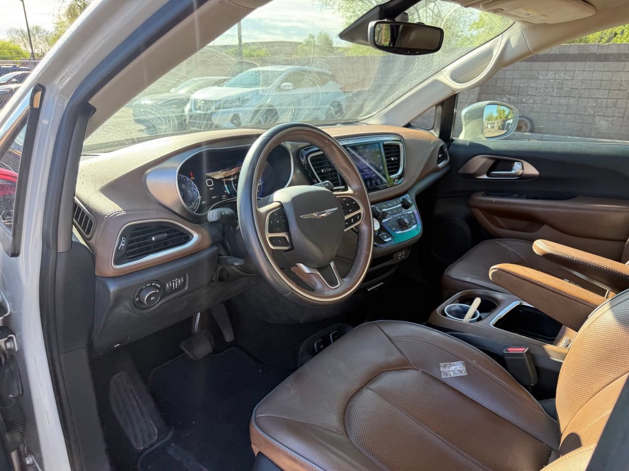 Used 2017 Chrysler Pacifica Limited w/ Advanced Safetytec Group FWD image 14