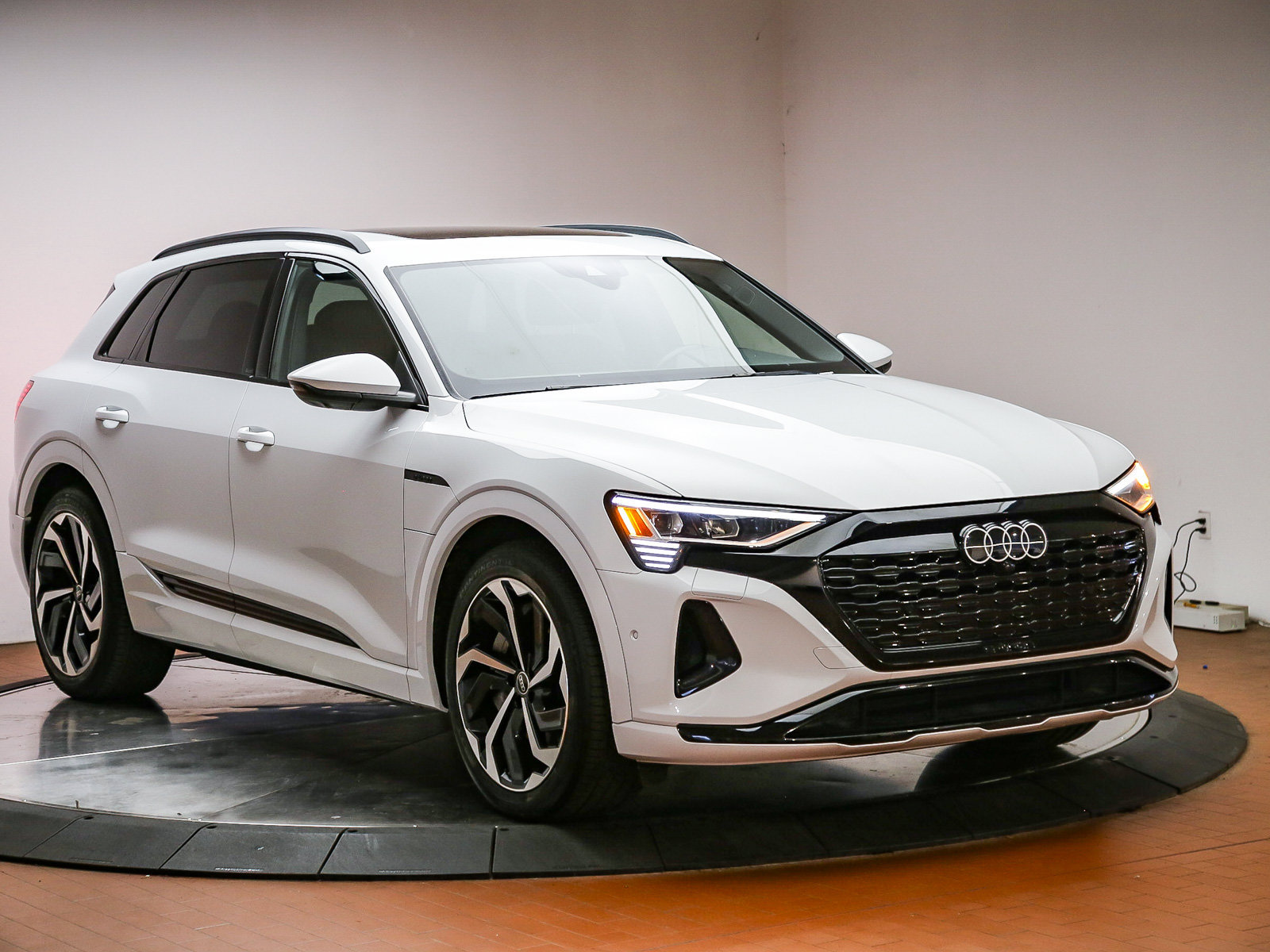 Certified 2024 Audi Q8 e-tron Premium Plus AWD/4WD image 3