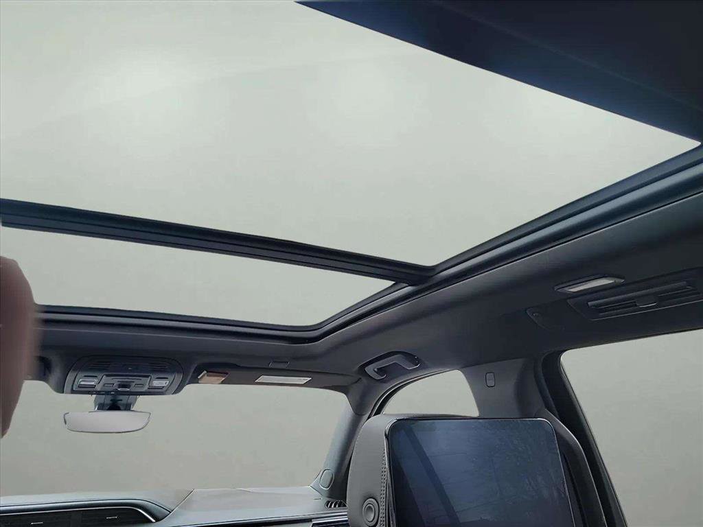 Used 2021 GMC Yukon XL Denali w/ Denali Premium Package image 13