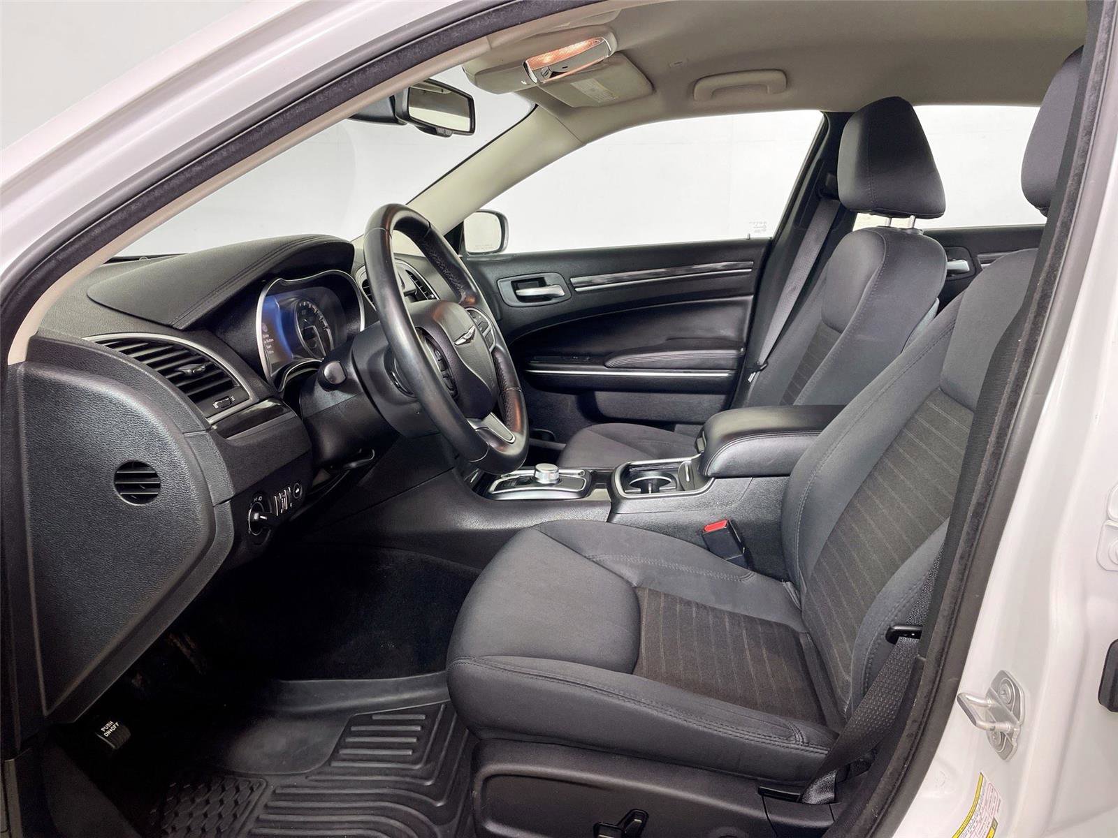 Used 2018 Chrysler 300 Touring image 11