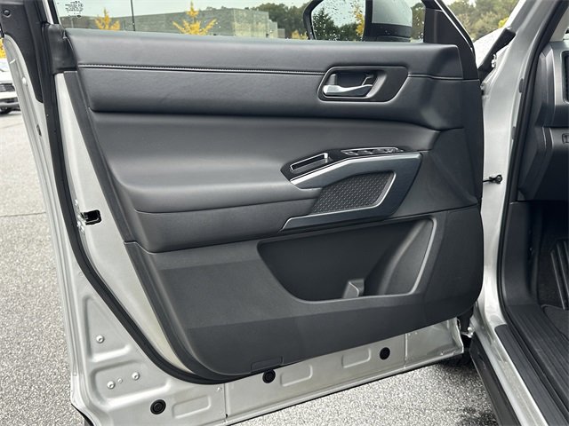 Certified 2025 Nissan Pathfinder SL w/ SL Premium Package image 11