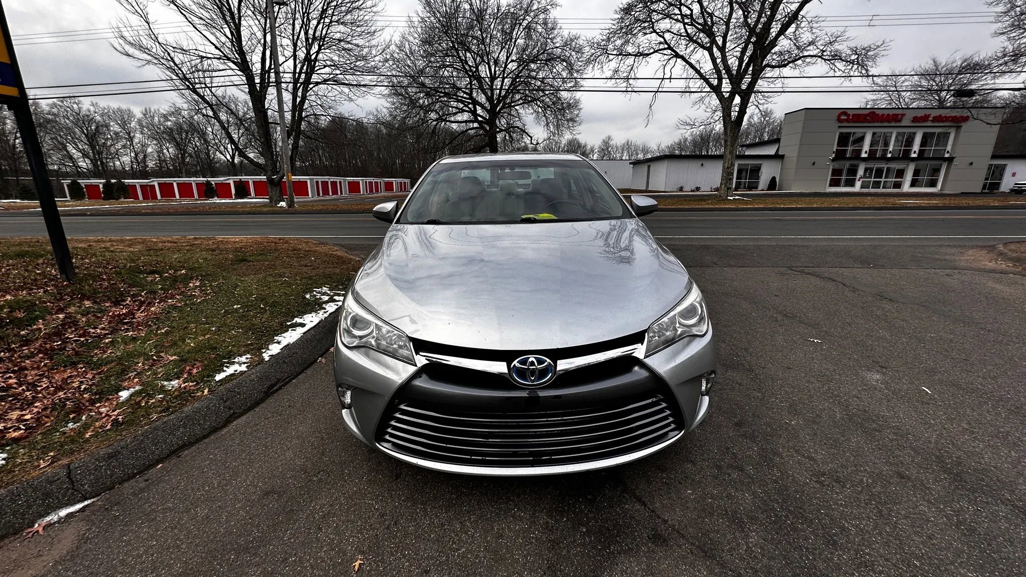 Used 2015 Toyota Camry LE image 2