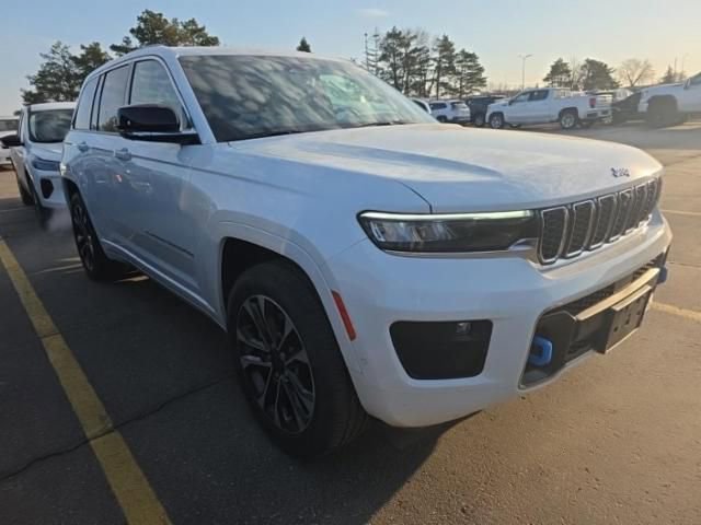 Used 2022 Jeep Grand Cherokee Overland w/ Advanced Protech Group III image 2