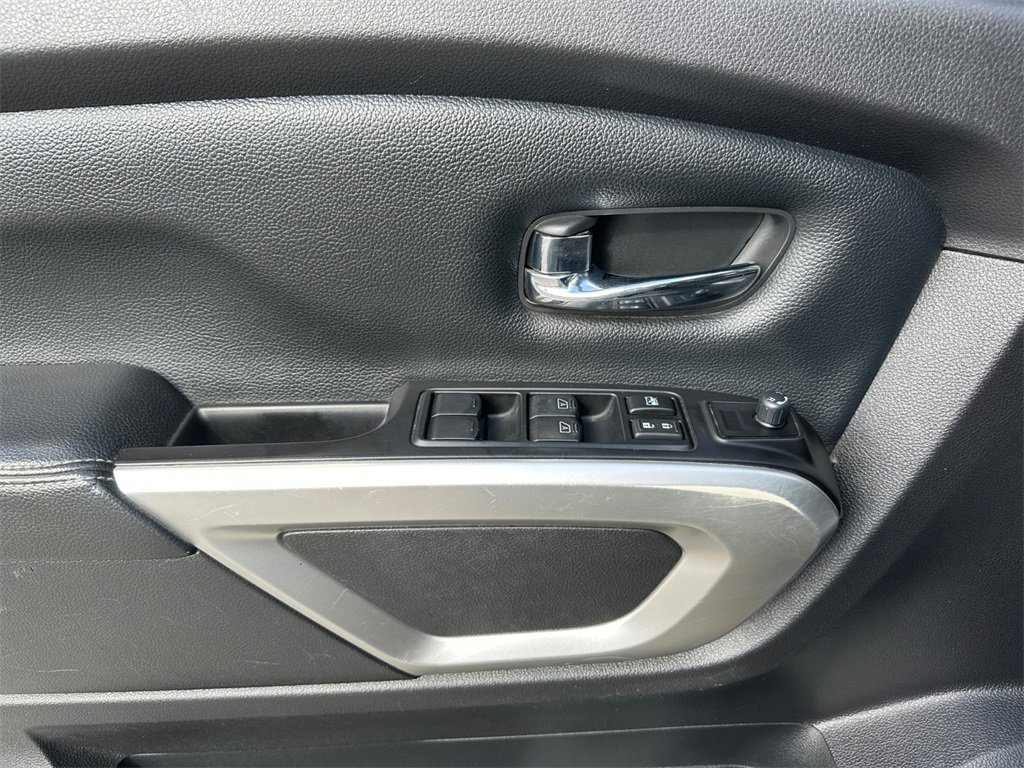 Used 2018 Nissan Titan PRO-4X w/ Pro-4x Utility Package image 23