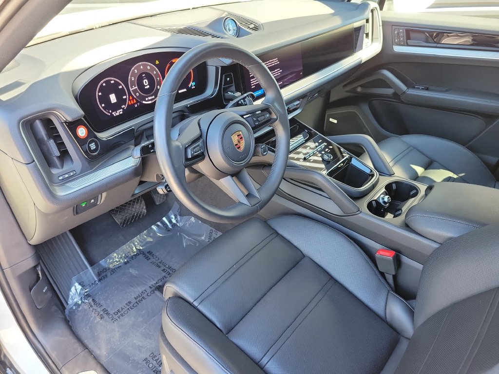 Certified 2026 Porsche Cayenne Coupe AWD/4WD image 4
