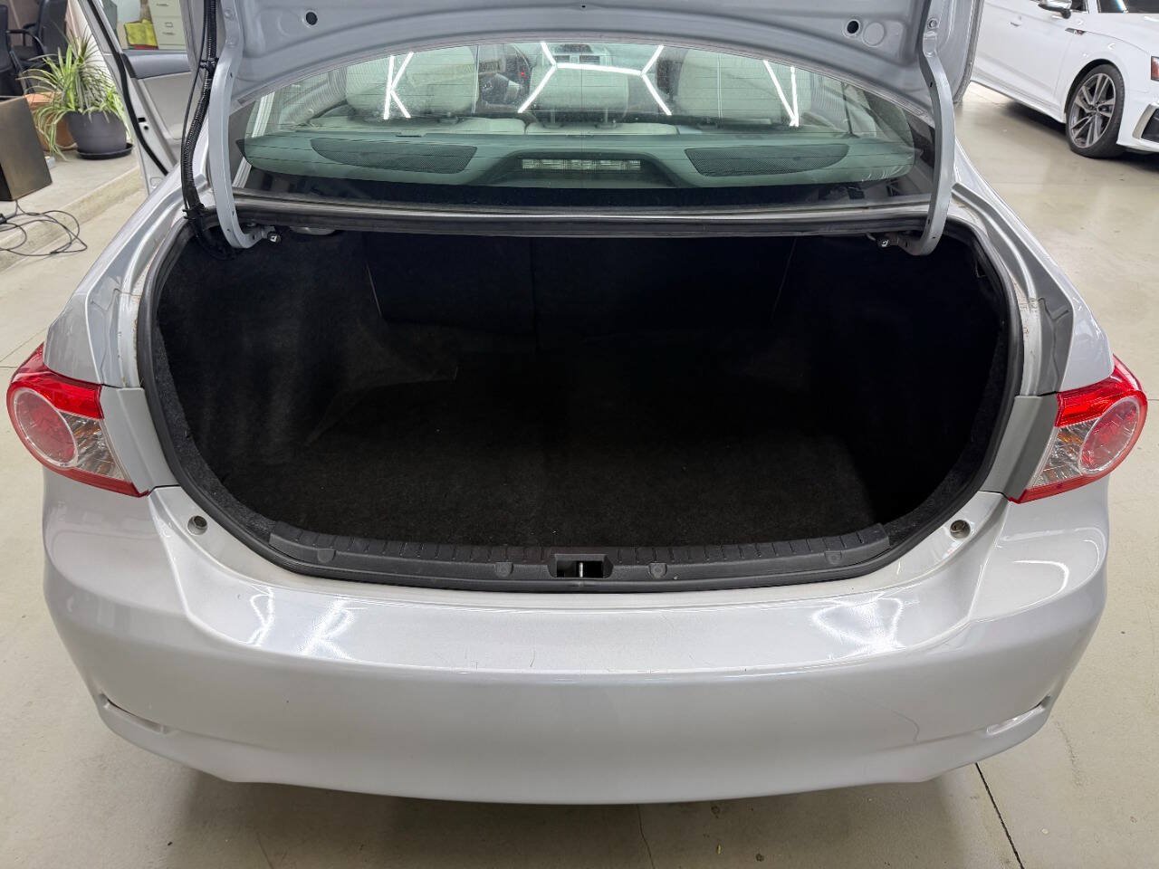 Used 2012 Toyota Corolla LE FWD image 9