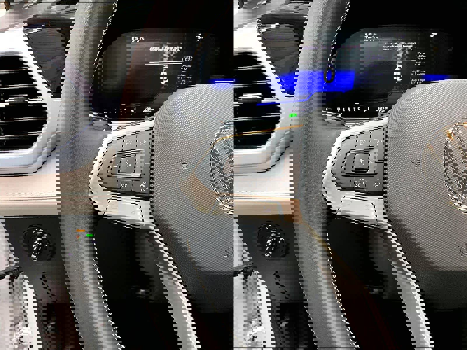 Certified 2025 Volkswagen Taos SE AWD/4WD image 20