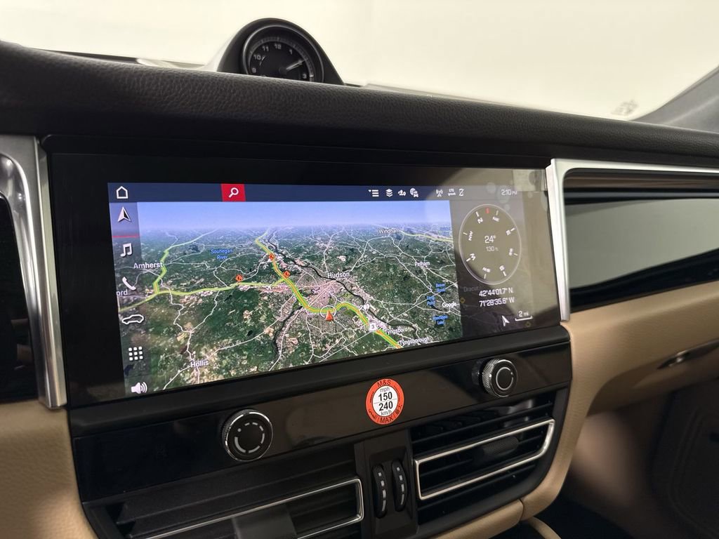 Certified 2025 Porsche Macan image 26