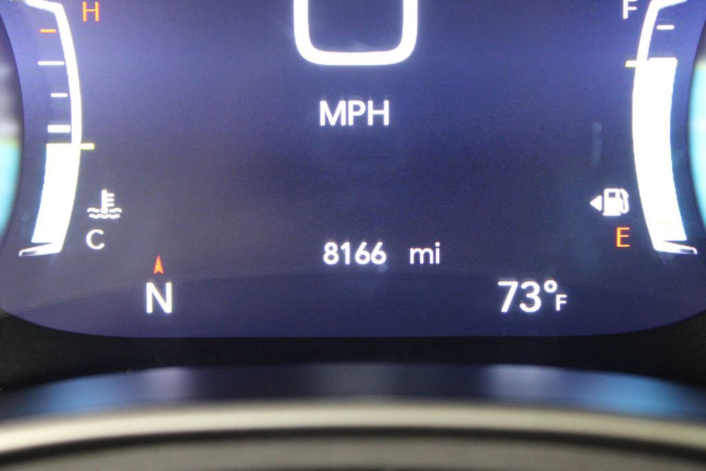 Used 2024 Chrysler Pacifica Touring image 11