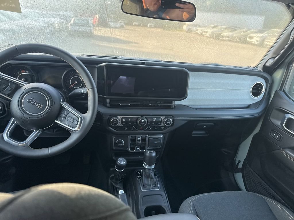 Used 2024 Jeep Wrangler Sahara w/ Safety Group image 11