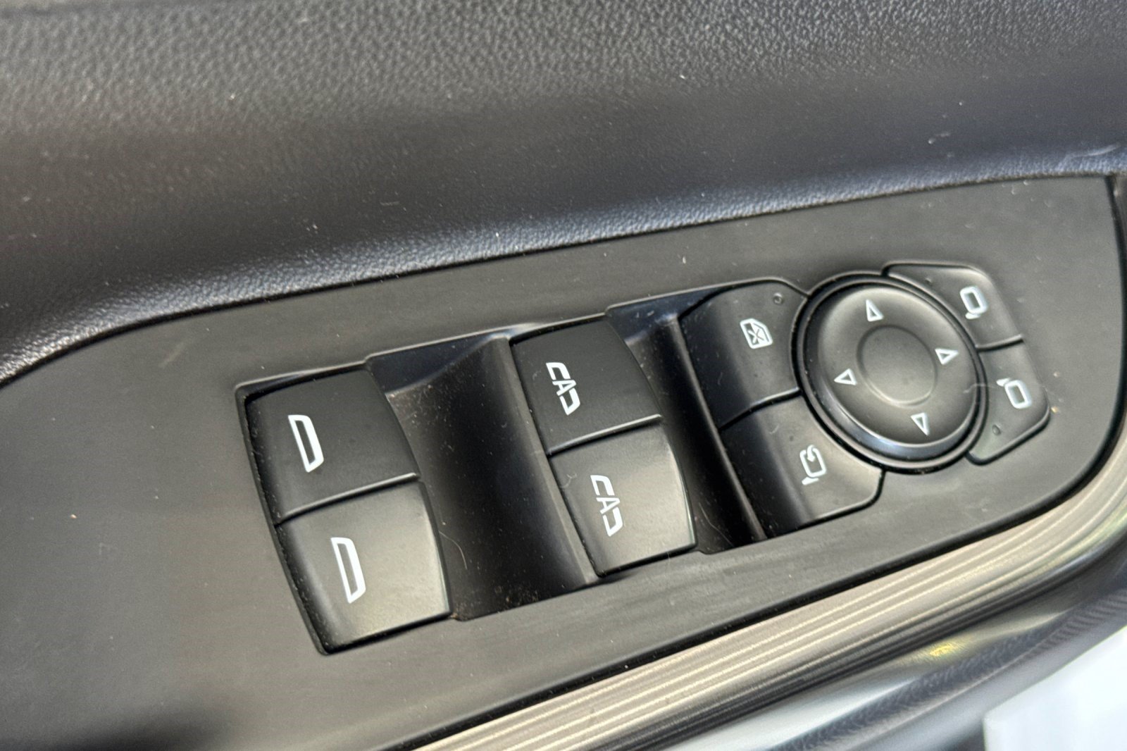Used 2023 GMC Acadia SLT w/ Technology Package AWD/4WD image 13