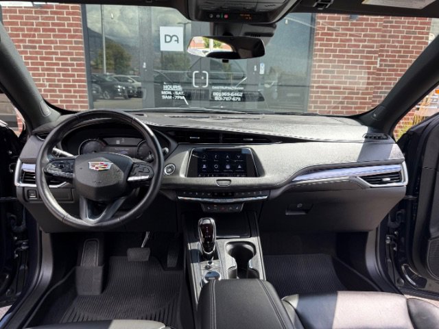 Used 2023 Cadillac XT4 Luxury w/ Cold Weather Package image 13