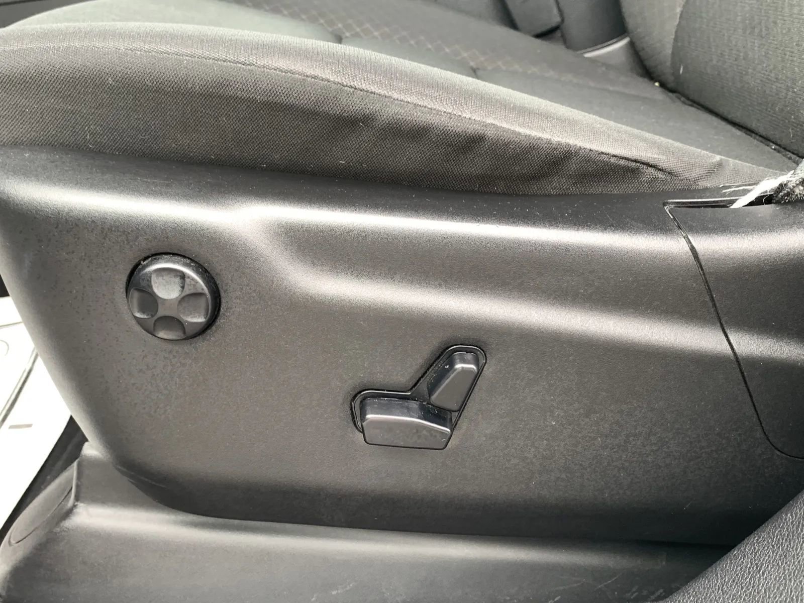 Used 2019 Jeep Grand Cherokee Laredo RWD image 22