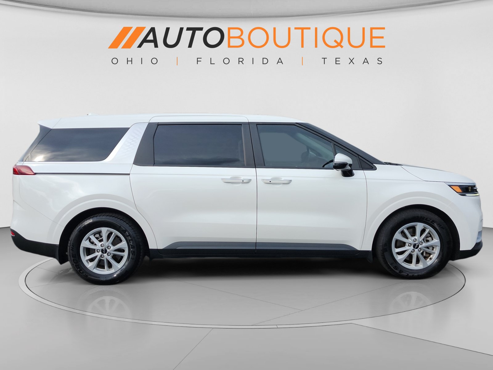 Used 2024 Kia Carnival LX FWD image 6