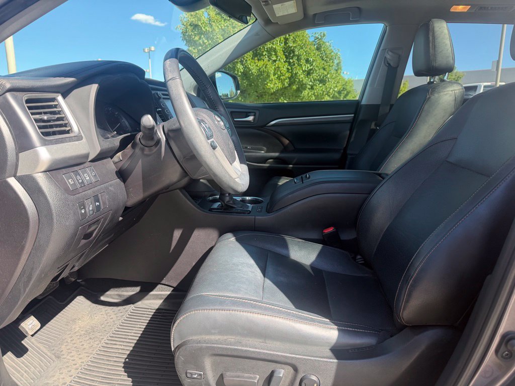 Used 2019 Toyota Highlander Limited Platinum AWD/4WD image 12