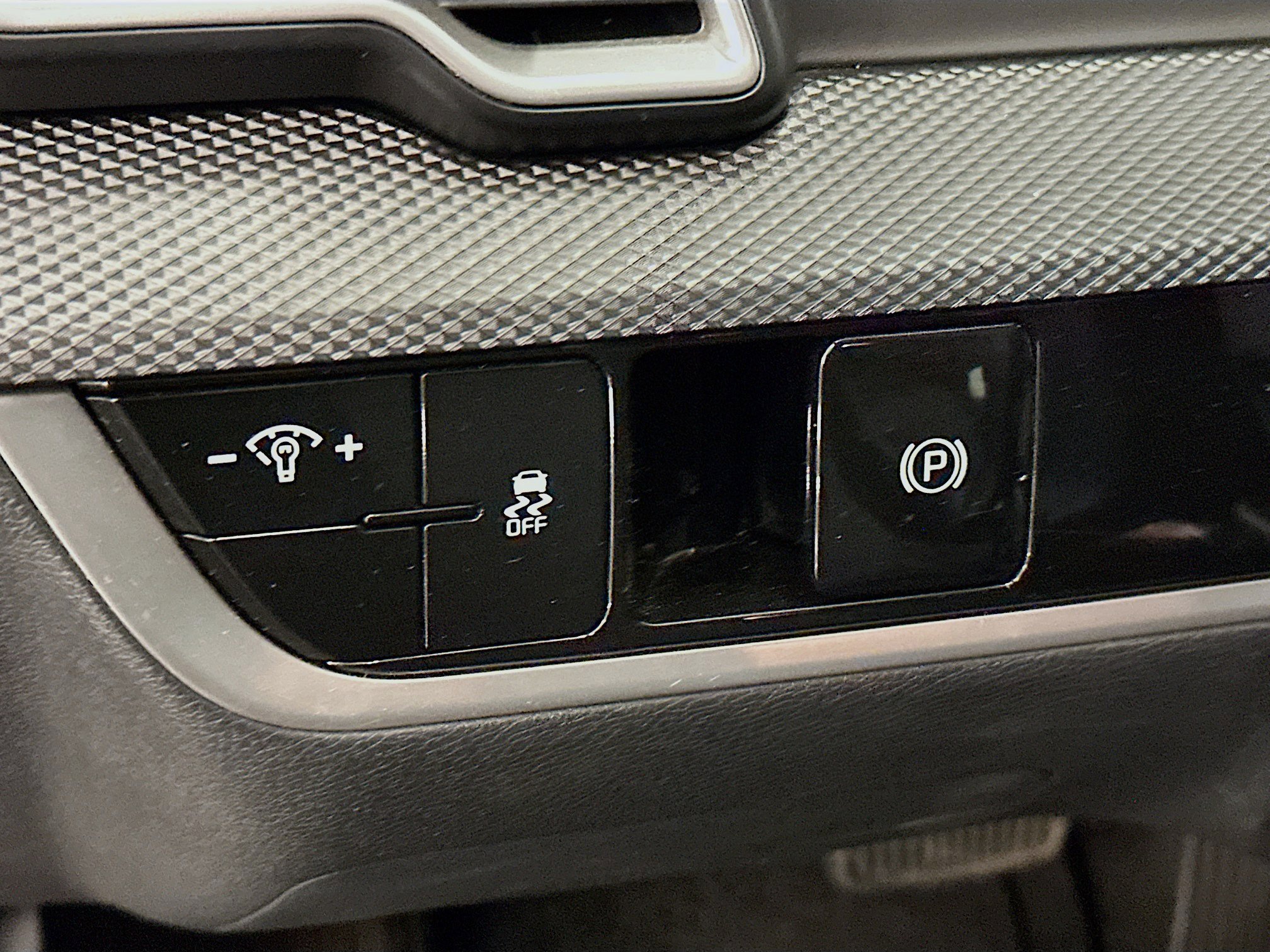 Used 2025 Kia Sportage LX image 17