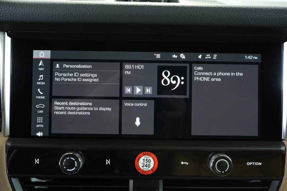 Certified 2025 Porsche Macan AWD/4WD image 17